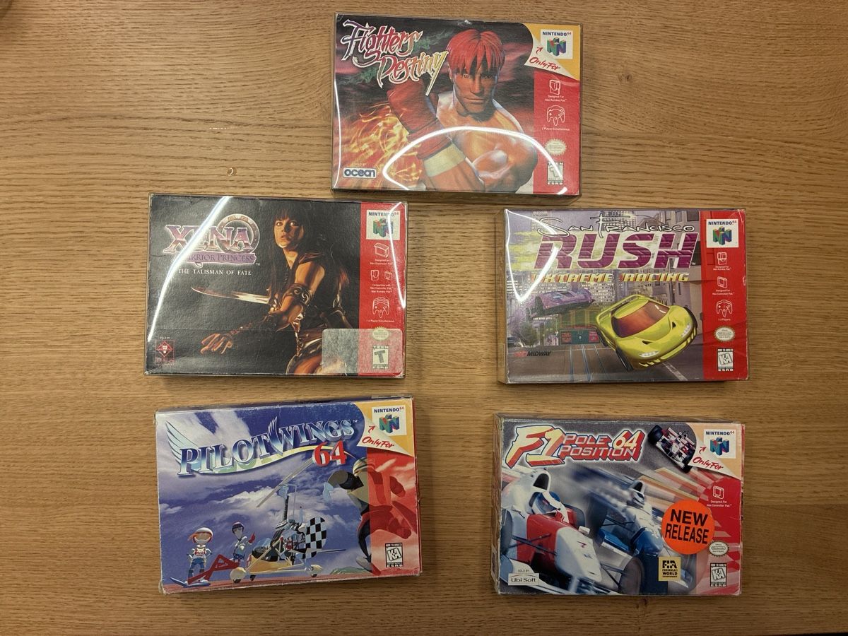 Nintendo Custodie protettive: 5 Nintendo 64 Hüllen – Usato da Basel venduto da Nintendofan123