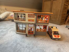 Hôpital avec ambulance
