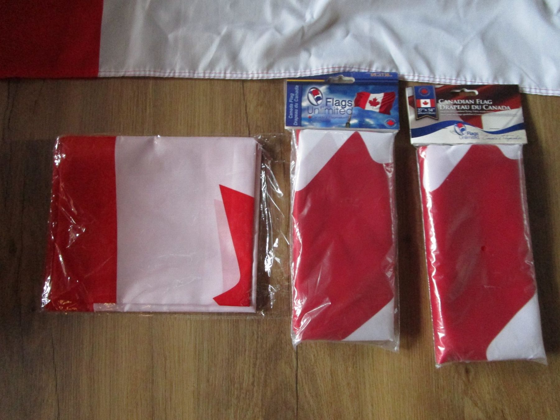 Bandiere: CANADA FLAGS/FAHNEN 4 STÜCK UNGEBRAUCHT – Usato da GUTENSWIL venduto da Alpina6 2