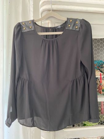 Bluse schwarz mit Nieten und Kunstleder 36 Avant Premiere