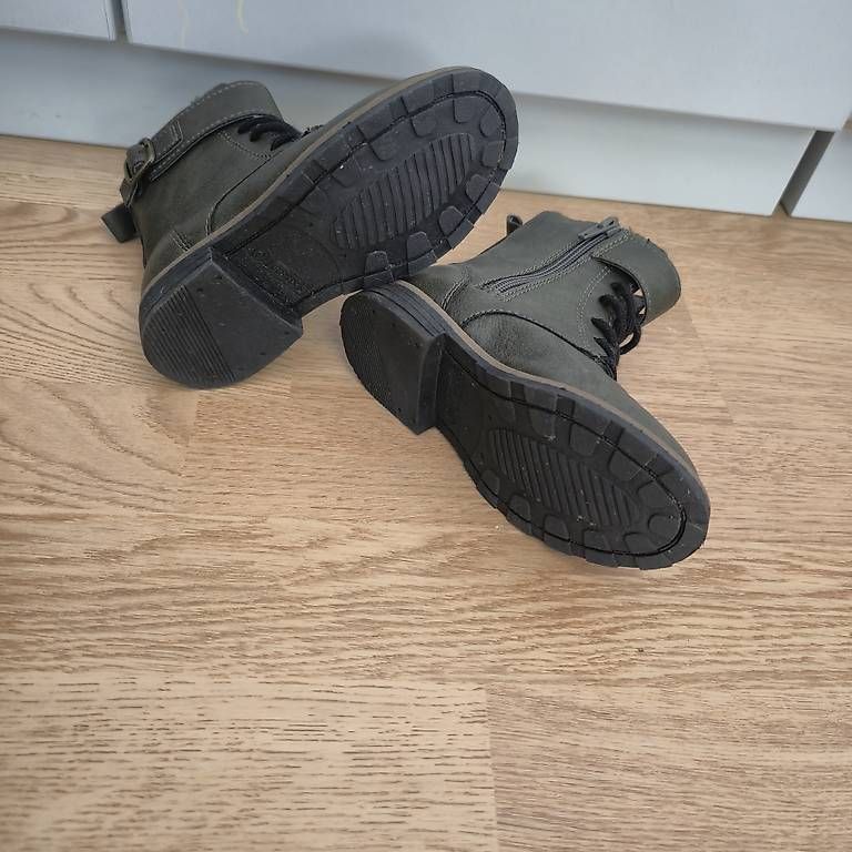 Scarpe per ragazzi: Carters Kinderschuhe, Gr EU 25 / US 9 – Usato da Bremgarten AG venduto da wellea 1