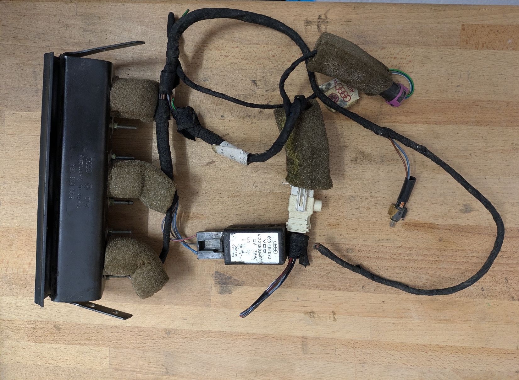 Audi Tutti pezzi di ricambio auto: AUDI 80 90 VDO Manomètres Température batterie  893863159 – Usato da Couvet venduto da nicolas30 3
