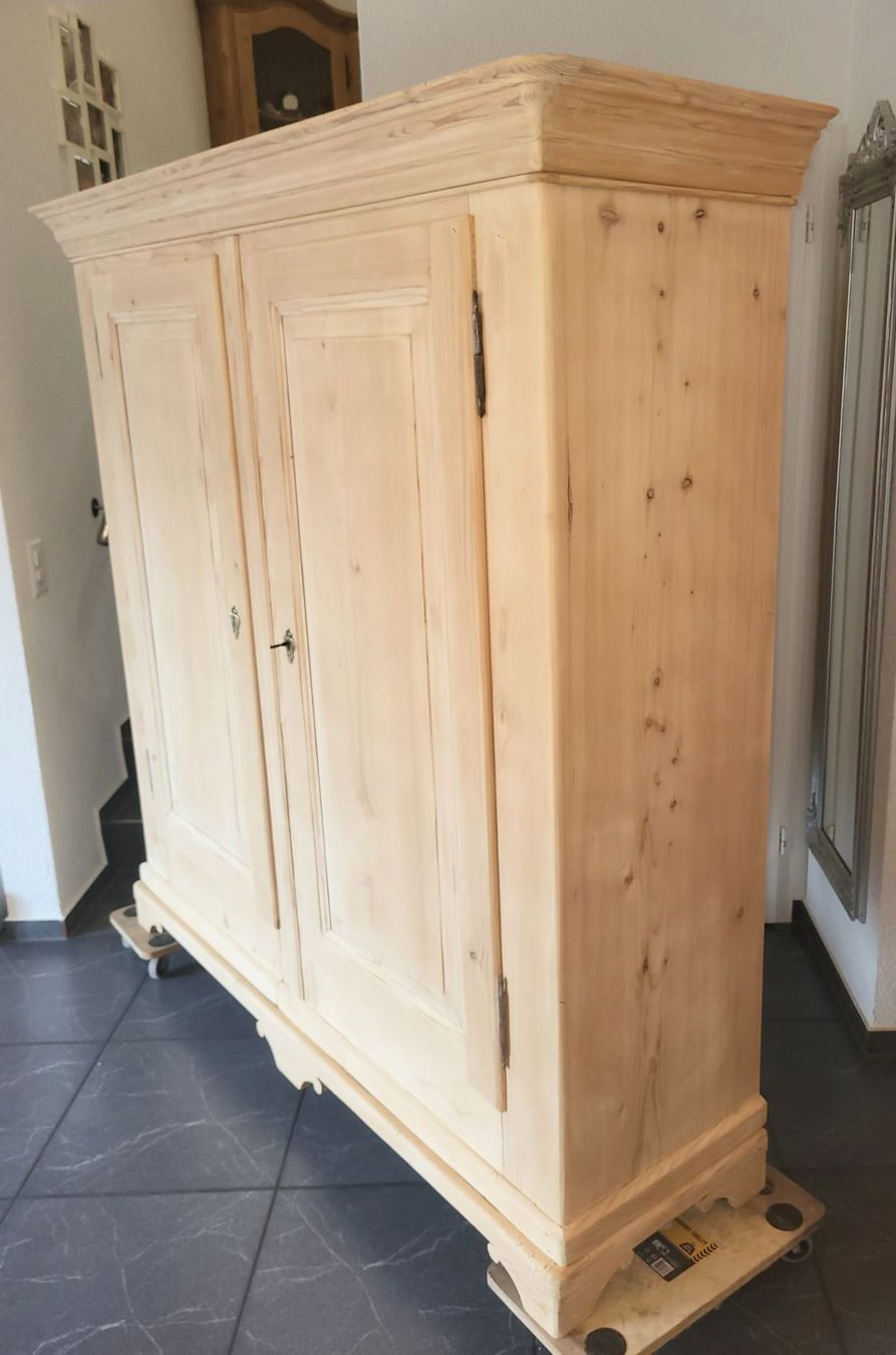 Armoires: Wunderschöner antiker Schrank restauriert – D'occasion à Hofstetten SO par famburgert 1