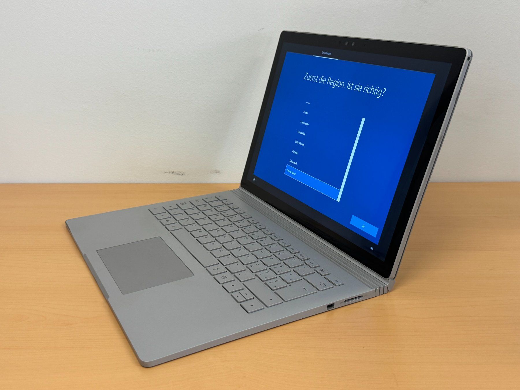 Microsoft Notebook: Microsoft Surface Book i7-6600U 256GB 8GB mit Windows 10 – Usato da Ebmatingen venduto da Revivetrade 3