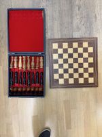 Schachspiel Holz handgeschnitzt mit Koffer guter Zustand