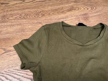 Damen T-Shirt gerippt olivgrün kurz Gr.L