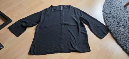 Schwarze Bluse mit Trompetenärmel, Grösse M