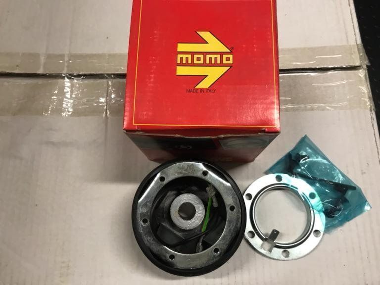 Triumph Accessori per altri veicoli: MOMO Lenkradnabe MG - Triumph - Austin – Nuovo e nell'imballaggio originale da Hägendorf venduto da Raceland_Tuning 1