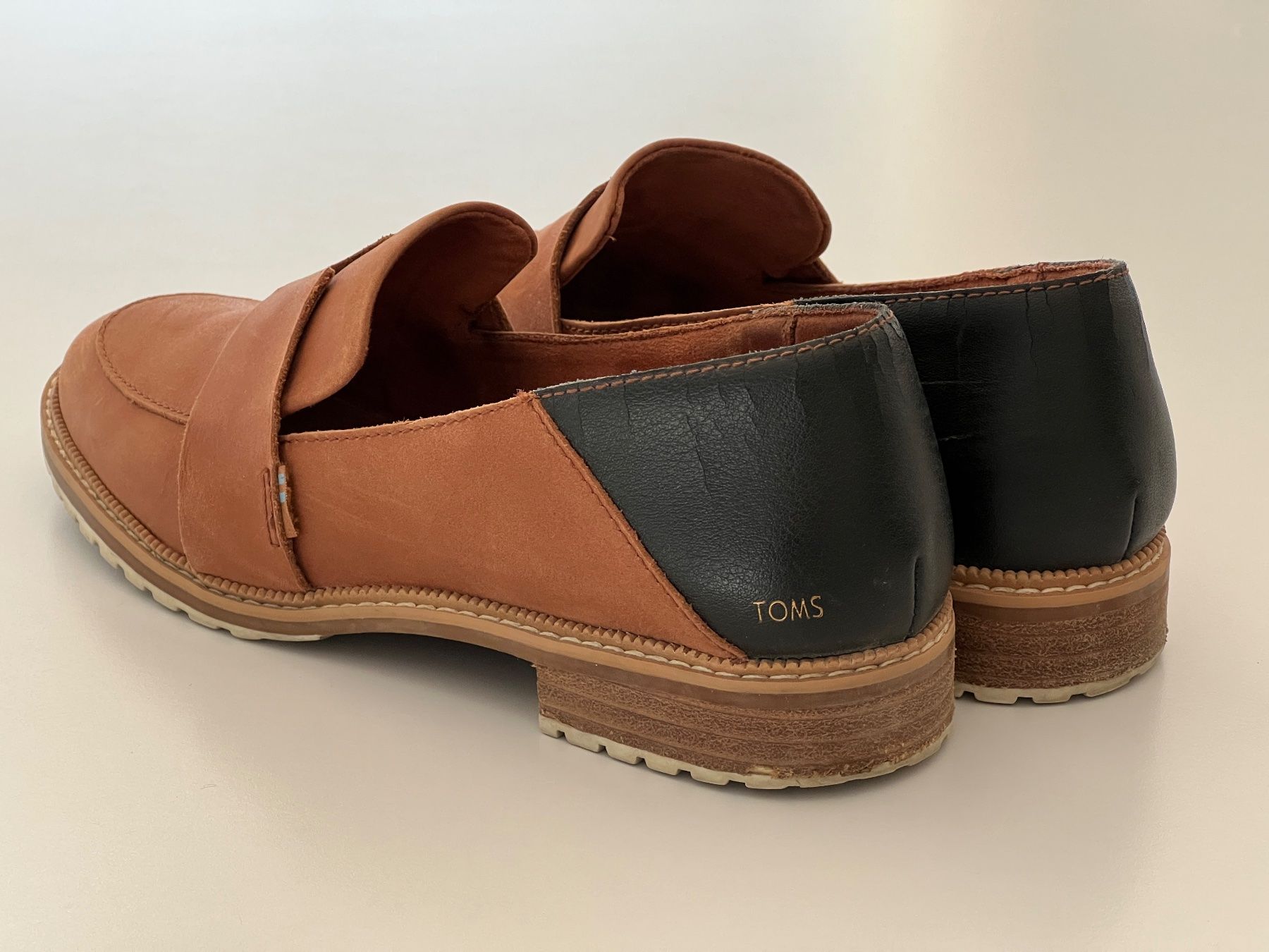 Toms Scarpe da donna: TOMS Loafers Slipper Leder 38 38.5 hellbraun – Usato da Büetigen venduto da Jabo
