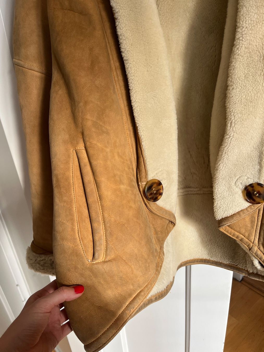 Jacken: Lammfelljacke hellbraun, kurz – Gebraucht aus Zürich von kel_kx2w 6