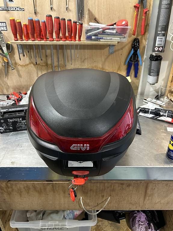 Topcase: vendo bauletto givi per scooter  – Usato da Losone venduto da pda_nb2f