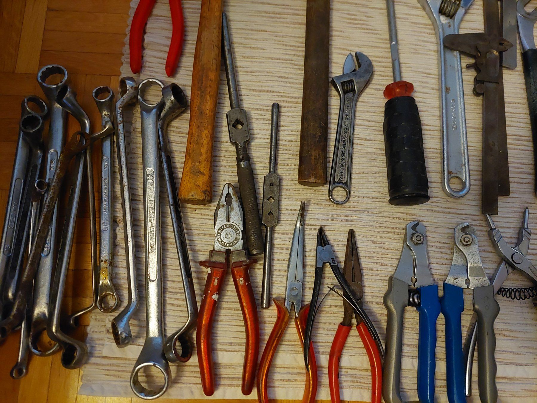 Tutti gli attrezzi: Articles outils de bricolage, renovation menuisier, travaux – Usato da Lausanne venduto da Thy19 3