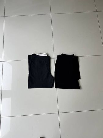 2 pantalons Hugo Boss taille 36