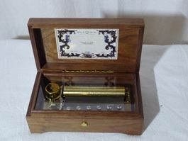 Boîte Reuge ,  Canon Pachelbel ,   72 lames ,   Neuve .