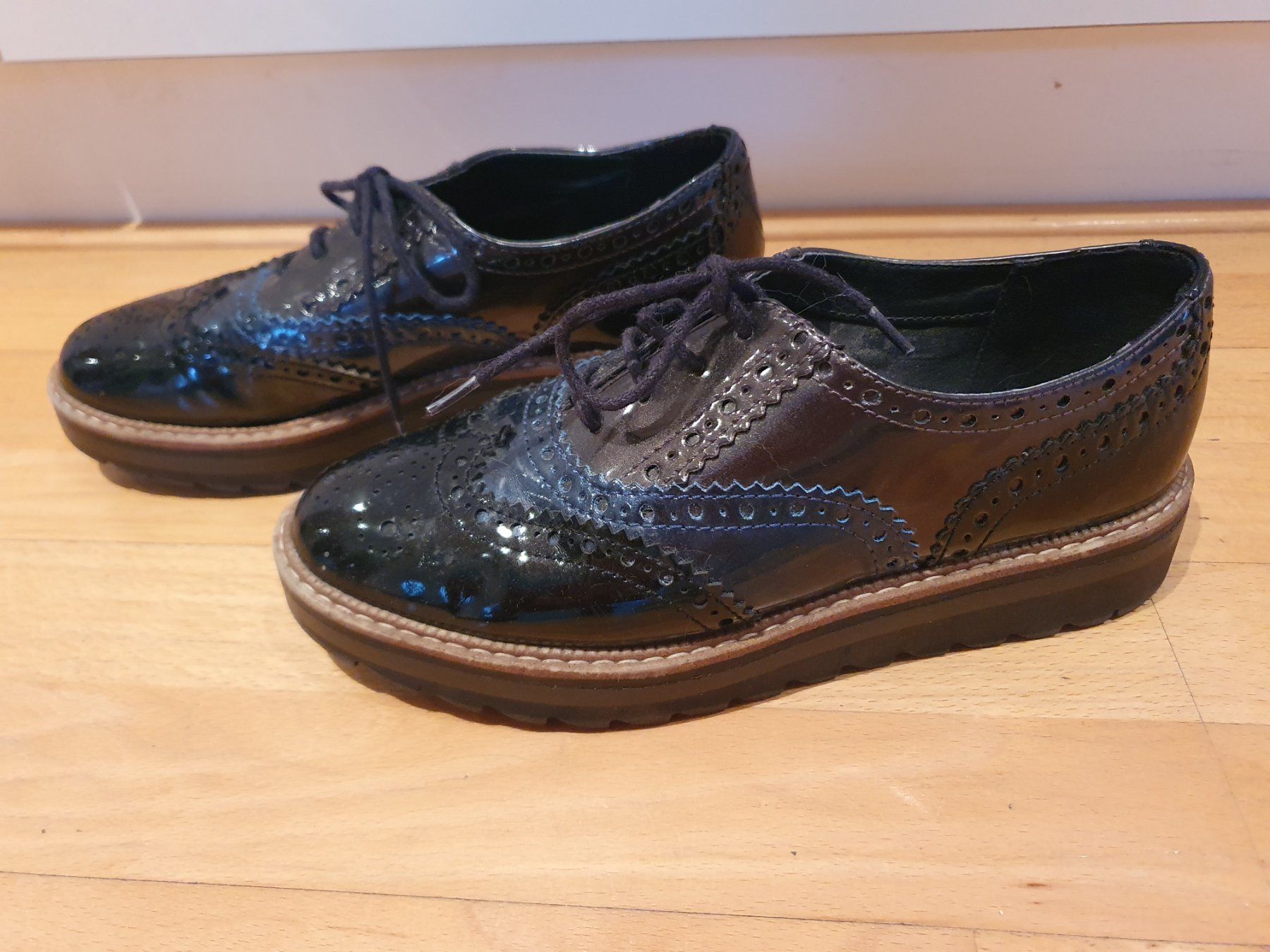 Damenschuhe: Lack Schuhe, dunkelblau, Gr. 37 – Gebraucht aus Kloten von Hektor44 2