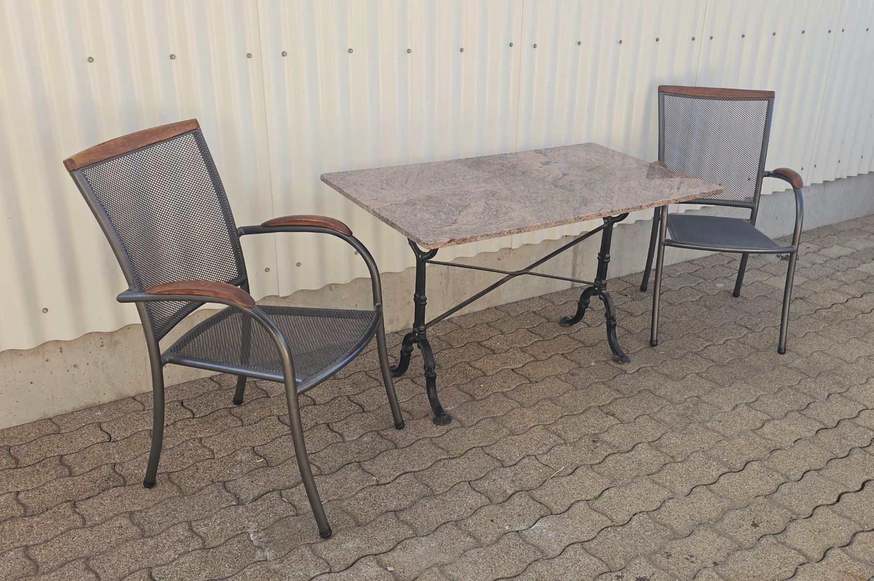 Tavoli: Granittisch mit 2 Stühlen – Usato da Etzgen venduto da juj_b678 1