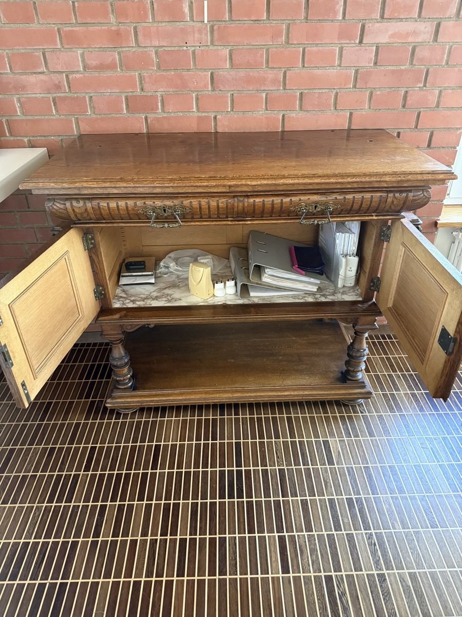 Büffets: Elegantes Sideboard / Buffet aus massivem Eichenholz – Gebraucht aus Reinach BL von rom_jb5y 2