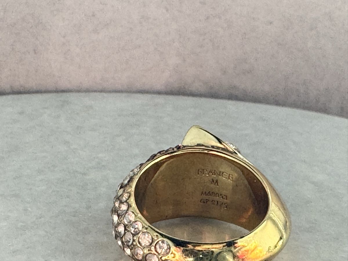 Louis Vuitton Anelli: LOUIS VUITTON Crystals Trunkies Ring – Usato da Kriens venduto da hannaandkiko 5