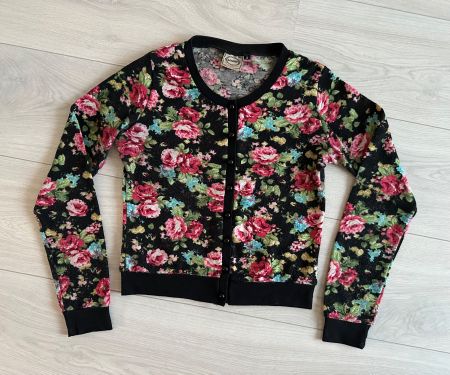 Cardigan à fleurs, Banned