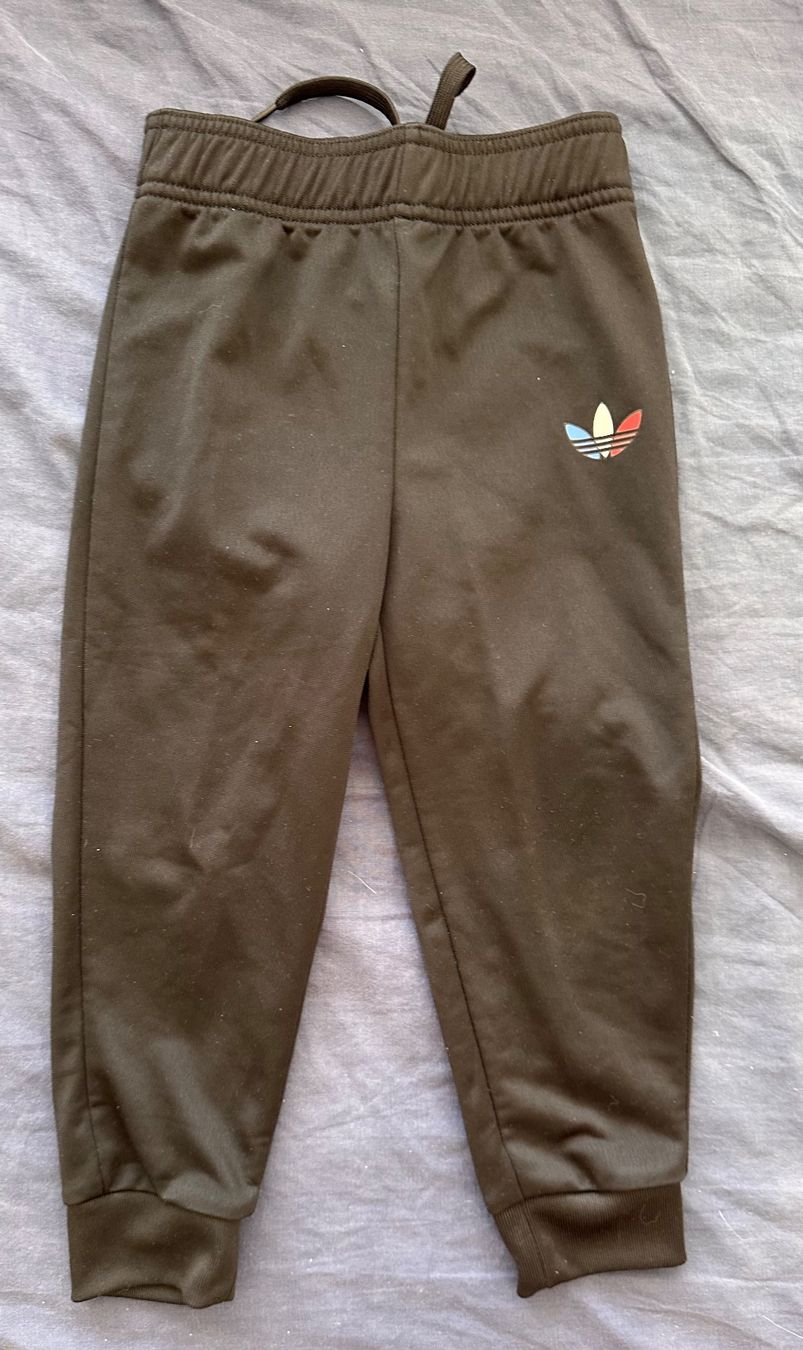 Adidas Pantaloni: Jogginghose Adidas – Usato da Dürrenroth venduto da tvy_bh56