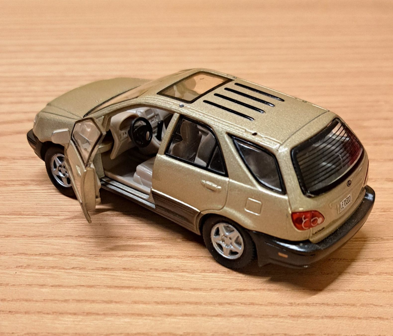 Lexus Modellini d'auto: Lexus RX300 Modell – Usato da Dietlikon venduto da kosta.katoglou 7