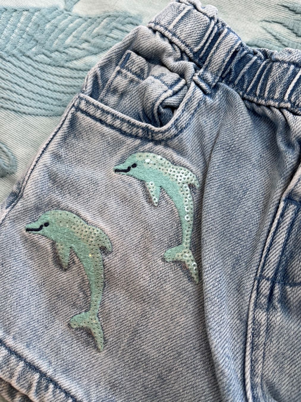 Hosen: 2 x Jeansshorts, Größe 104 – Gebraucht aus Umiken von deb_57xk 4
