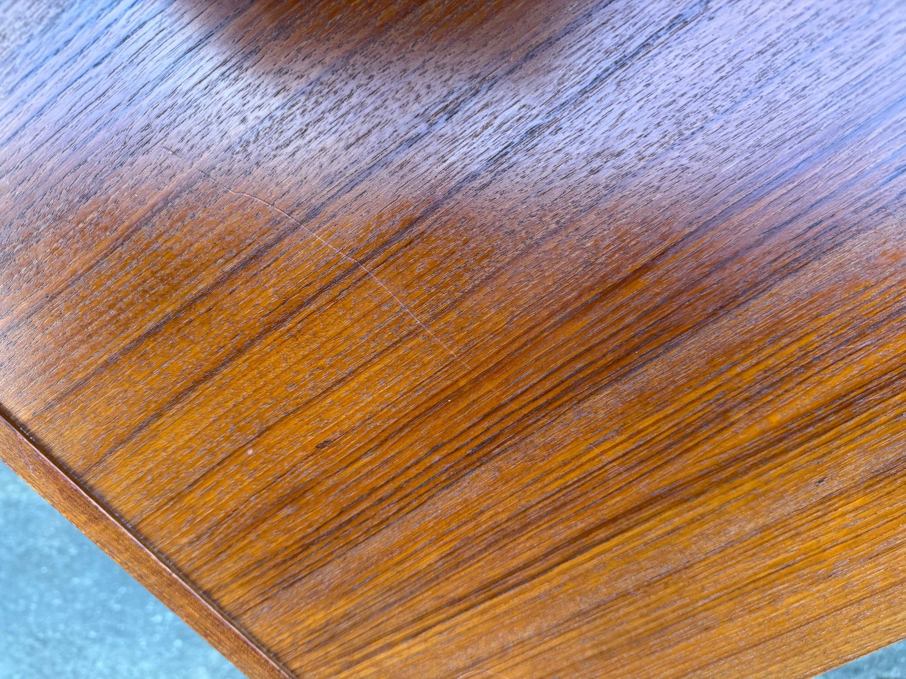 Tavoli: Nähtisch Teak mit Korb // 50er Jahre – Usato da Schinznach-Dorf venduto da mix 4