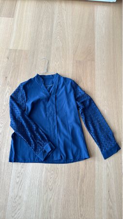 Elegante Damenbluse mit Spitze, Grösse 38