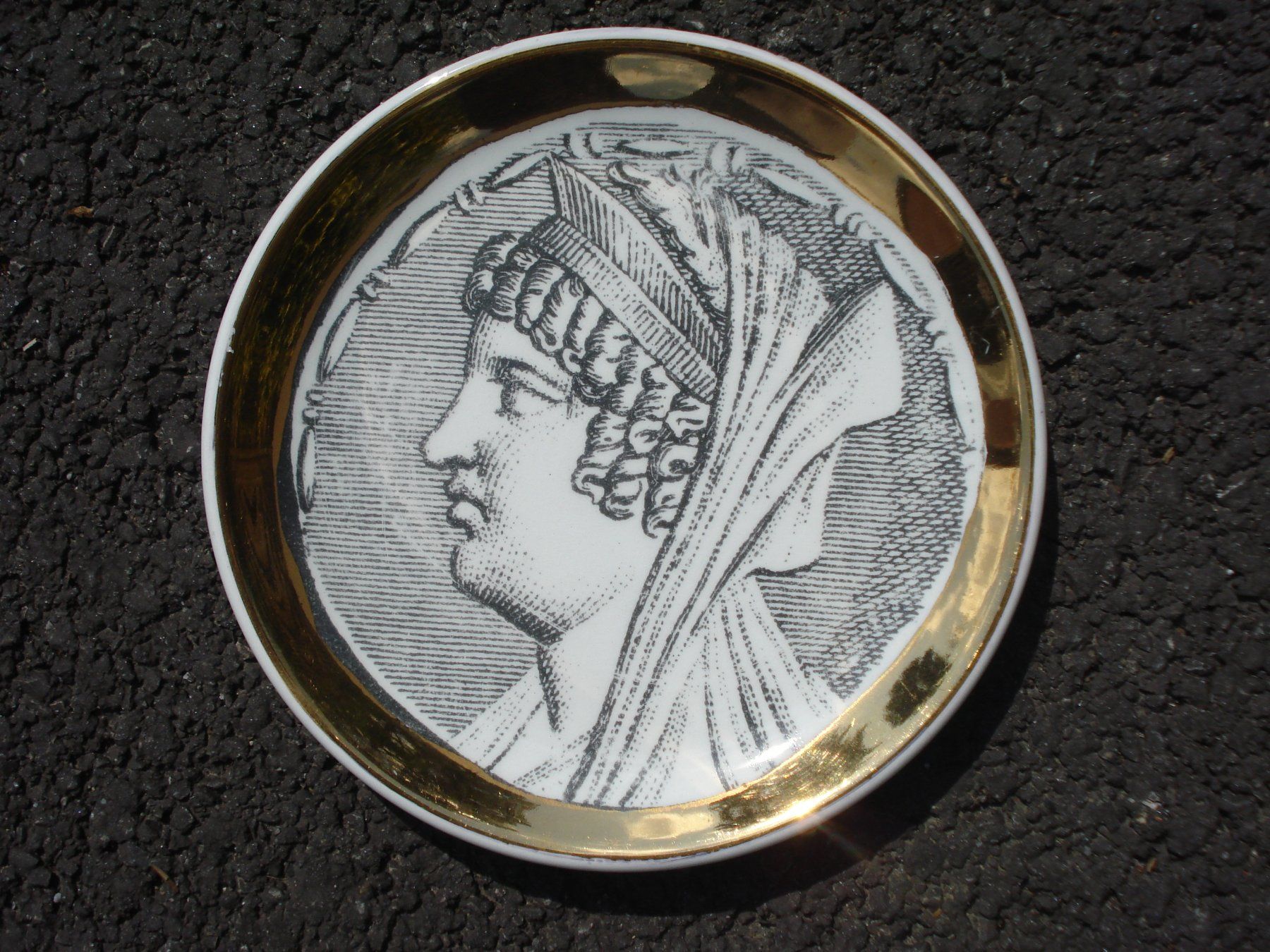 Fornasetti Assiettes: Fornasetti "Monete" – D'occasion à Basel par art.basel 5