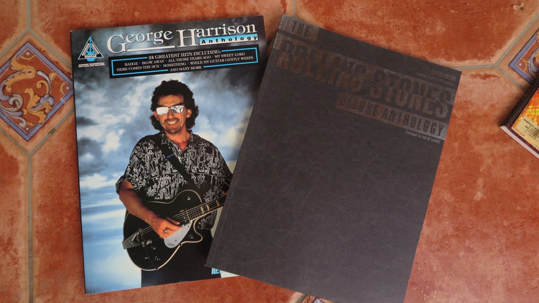 Libri: Gitarrenbücher: The Rolling Stones, George Harrison, uvm. – Usato da Bonaduz venduto da Mikebond 1