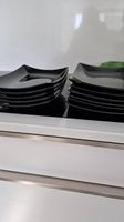 Schwarzes Teller-Set, je 5/6 Stück