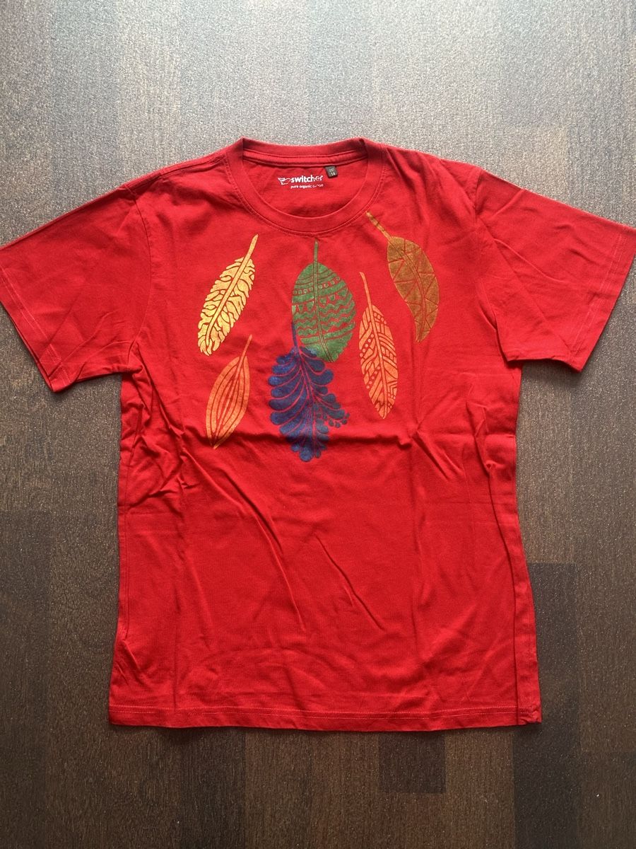 Switcher T-shirt: Switcher T-Shirt Gr. 14, Rot mit Federn! – Usato da Neerach venduto da Matug1248