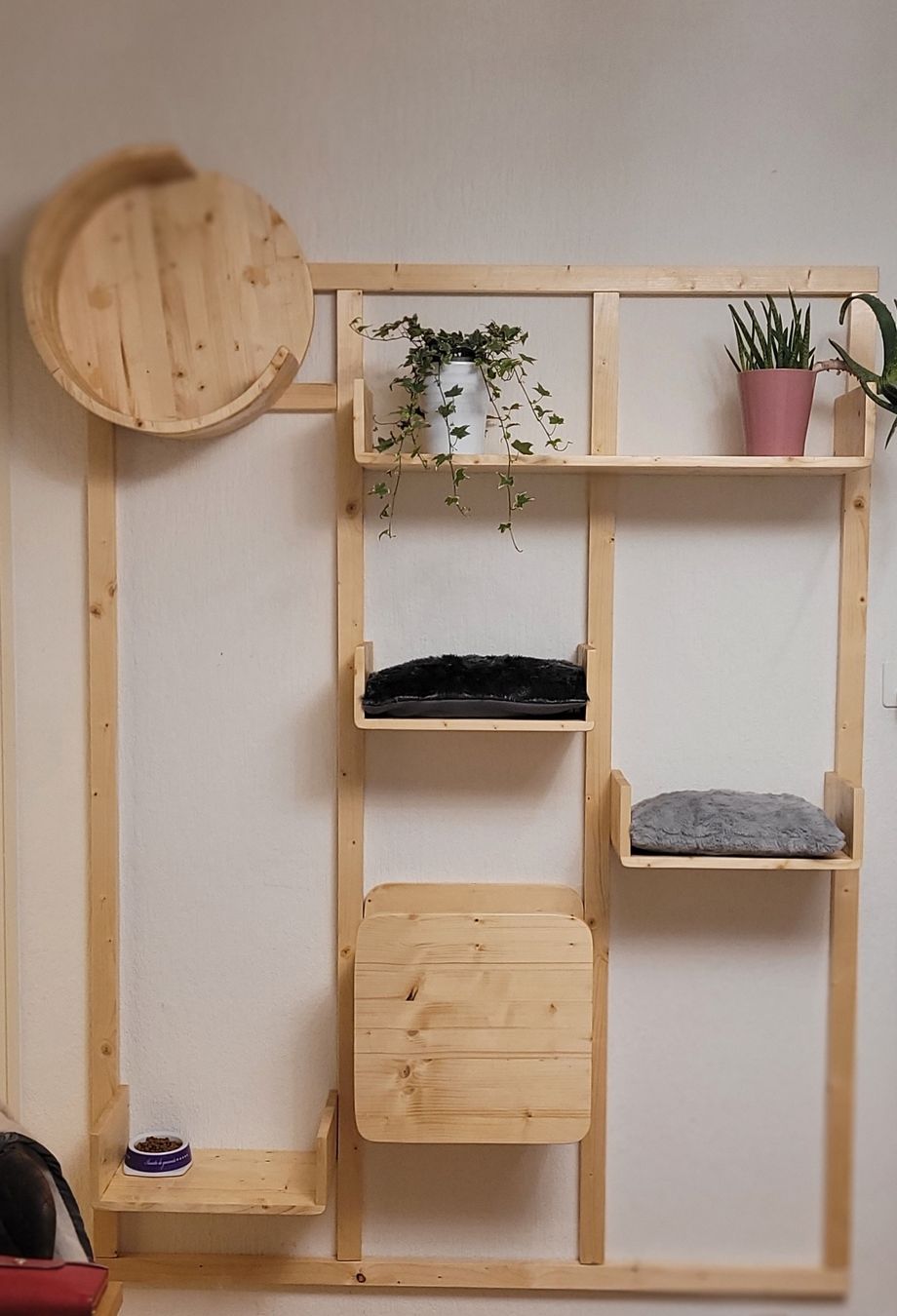 Tiragraffi: Arbre à chat design en bois artisanal – Nuovo (secondo la descrizione) da Genève venduto da Lucy_diamond
