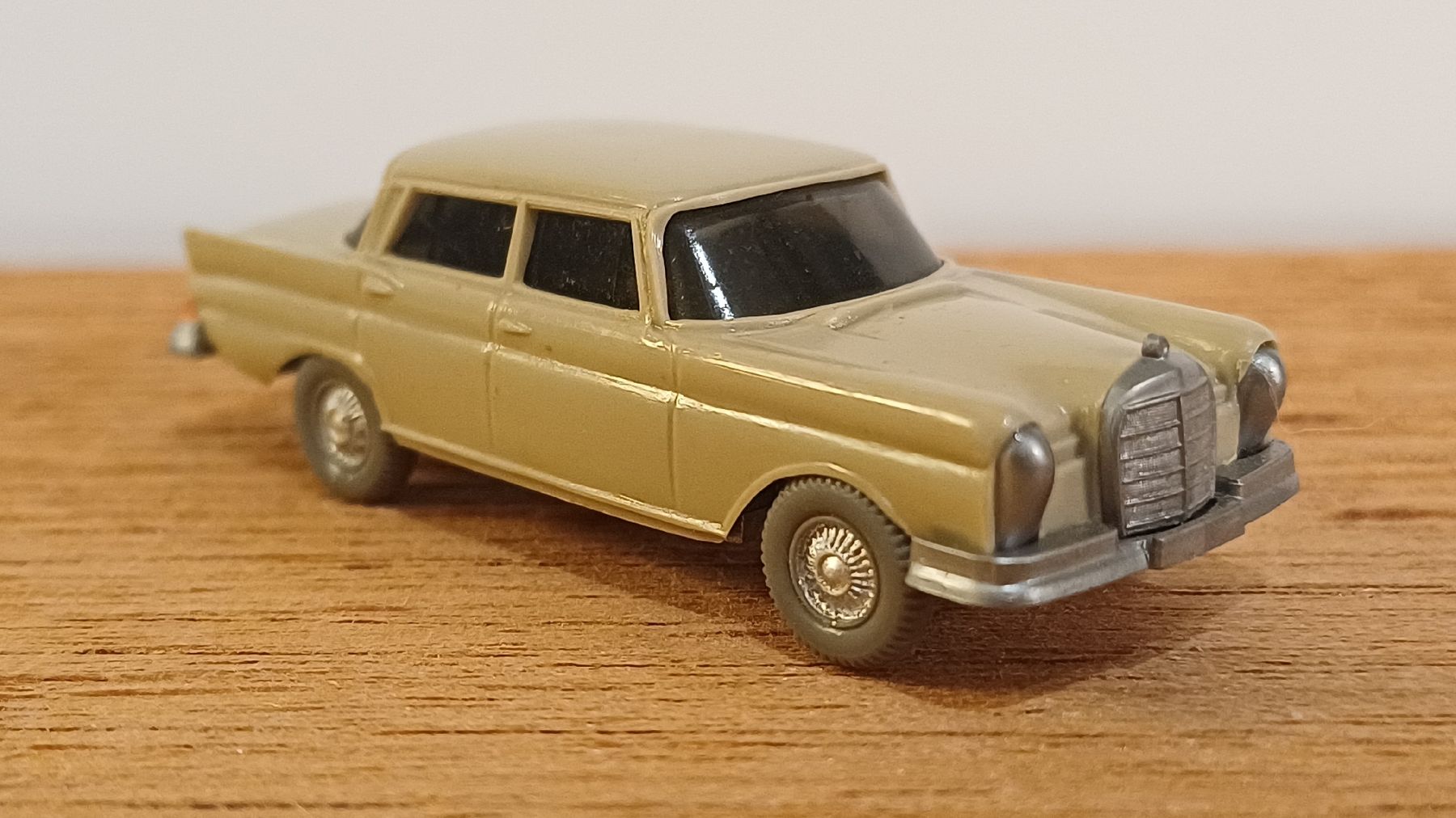 Wiking Modellautos: Mercedes 220 S von Wiking – Gebraucht aus Uznach von Katinka83 1