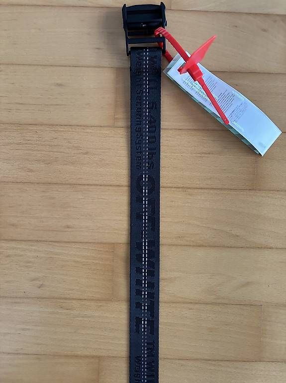 Cinture: Off White Gürtel – Usato da Beckenried venduto da ema_t6cf 1