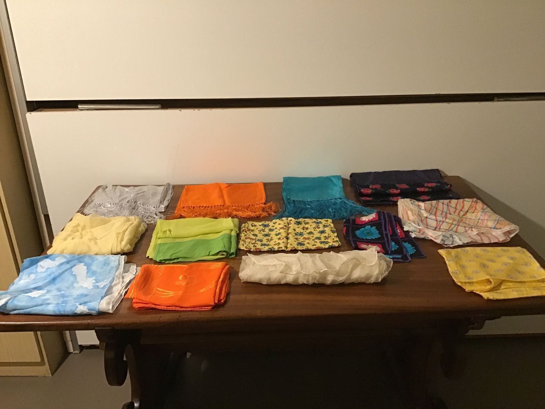 Foulard & Sciarpe: 13 sehr schöne Schals / Pashminas – Usato da Zuerich venduto da lichti 1