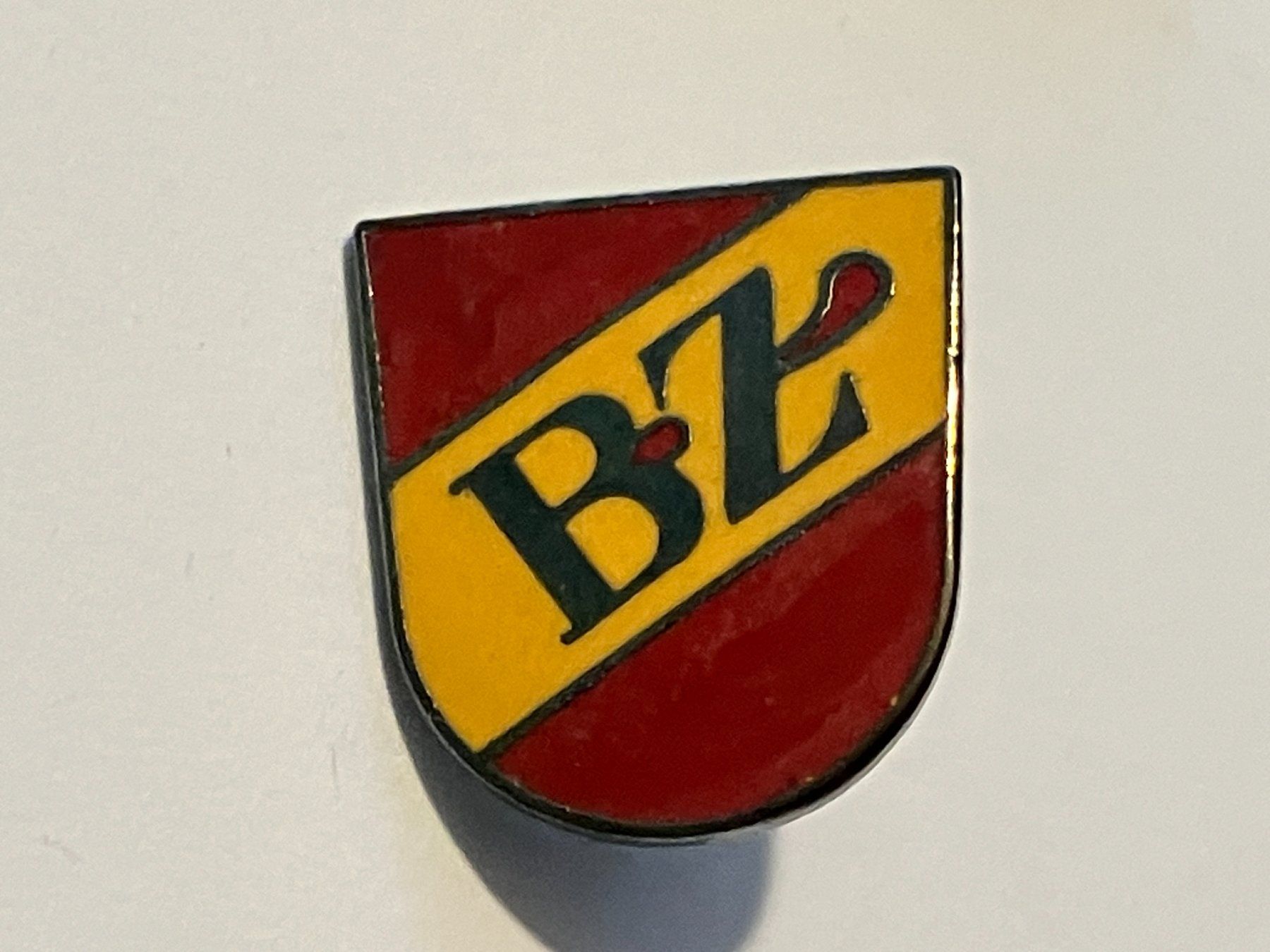 Placchette & Badge: 1 Pin BZ – Usato da Basel venduto da djwwpp