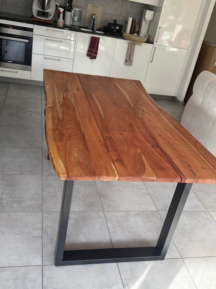 Tavoli: Table en bois massif 6 personnes – Usato da Vétroz venduto da Lolo1898