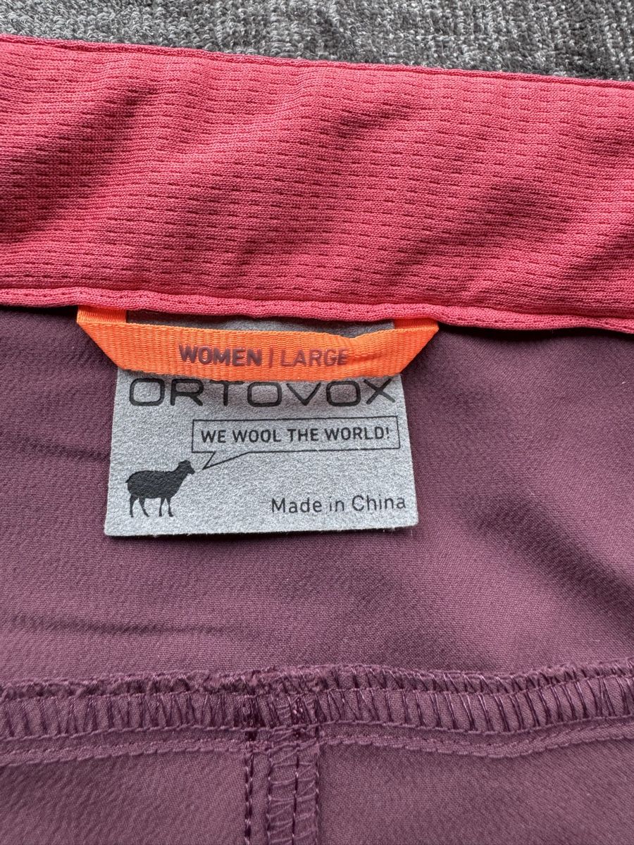 Ortovox Pantaloni: kurze Wanderhose von Ortovox – Usato da Hagendorn venduto da Henzen 2