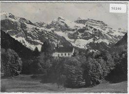Flüeli-Kapelle mit den Melchtalerbergen