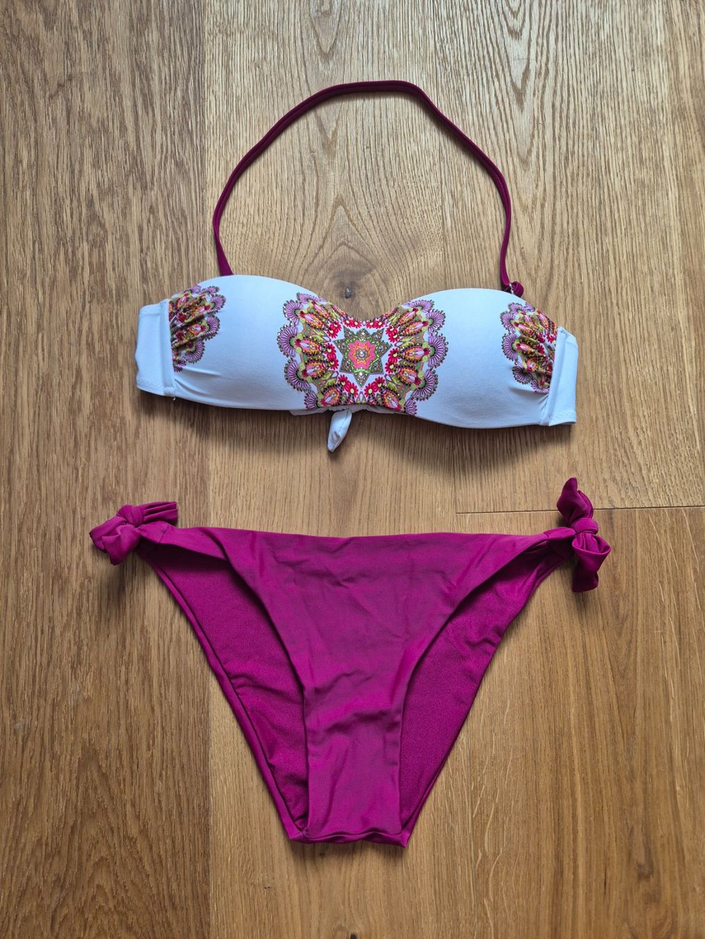 Badekleider & Bikinis: Schönes Bikini mit Glitzersteinen (Gr. 42) – Gebraucht aus Gams von federli29