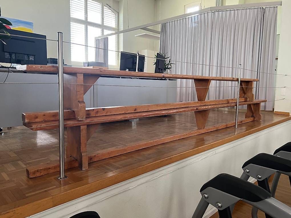 Panchine: Turnbänke – Usato da Meisterschwanden venduto da Tuerp