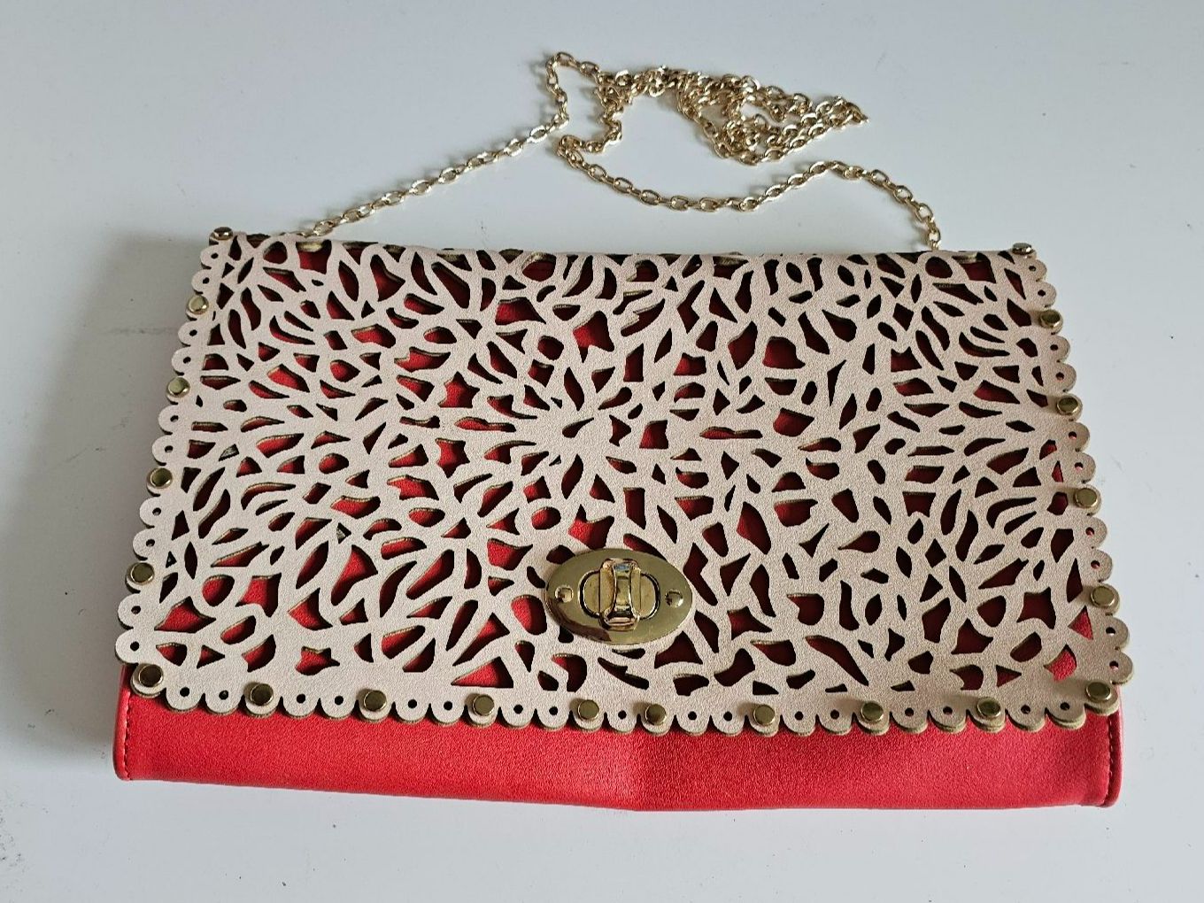 Borse da donna: Umhängetäschchen/Clutch mit Kette – Usato da Münchenbuchsee venduto da babilibern
