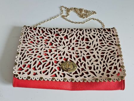 Umhängetäschchen/Clutch mit Kette