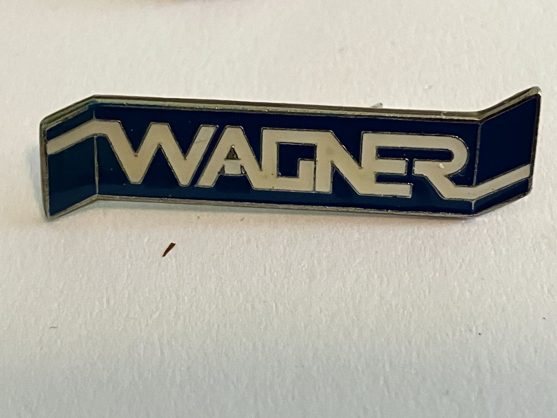 Placchette & Badge: 1 Pin Wagner AG – Usato da Basel venduto da djwwpp