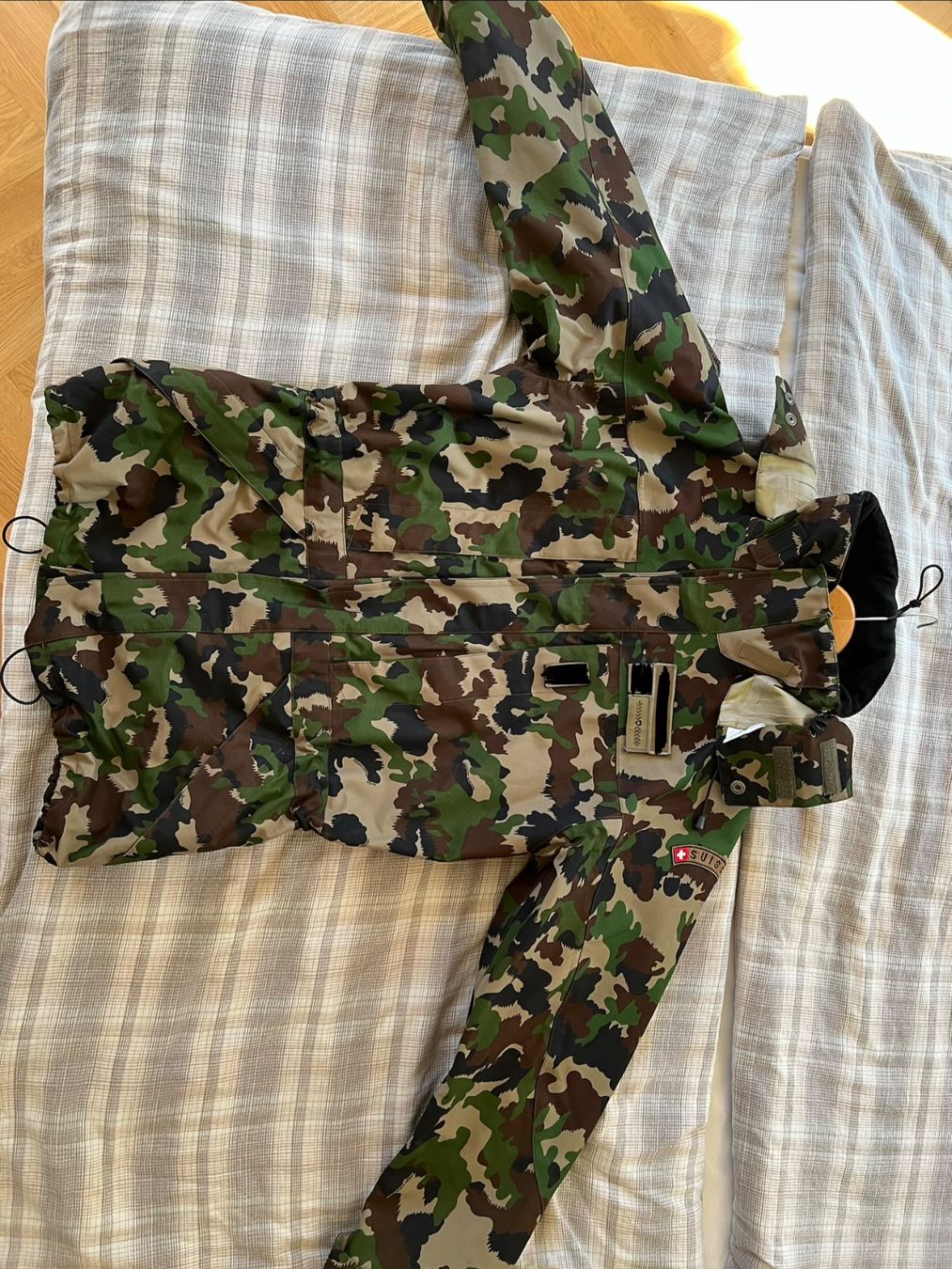 Schweizer Armee Giacche: Gore Tex Jacke ARMEE mit Kapuze – Usato da Bex venduto da RicDealer 2
