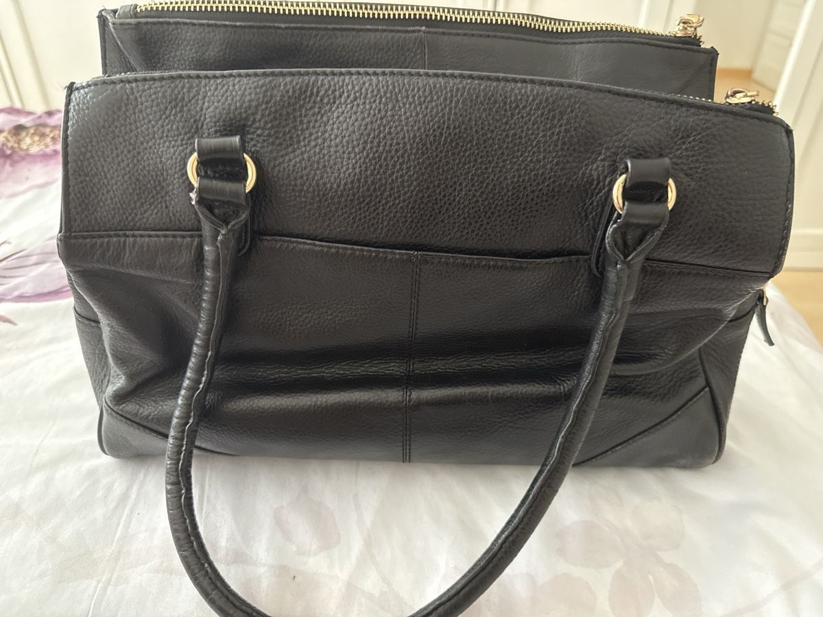 Borse da donna: Schwarze Ledertasche "Ashwood", gut erhalten – Usato da Pfungen venduto da fes_9gxb 1