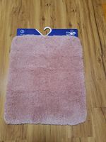 Rosa Badematte - Flauschig und Neu