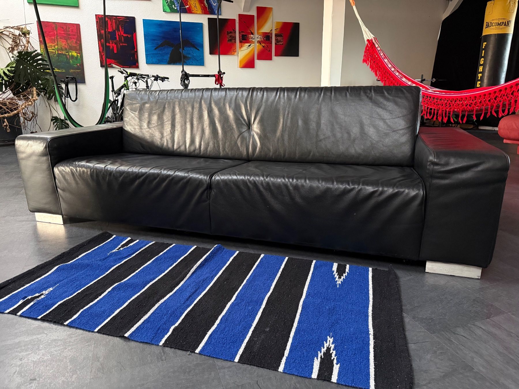 Divani: Minimalistisches Designer Sofa aus schwarzem Echtleder – Usato da Müllheim Dorf venduto da Raphael88swiss