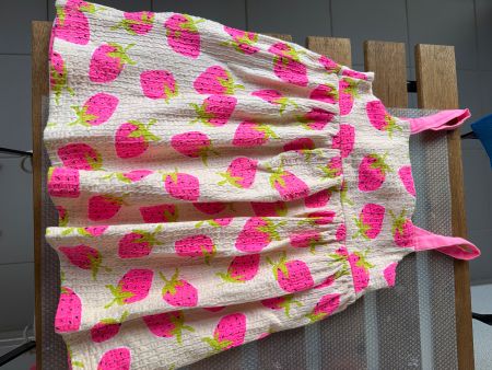 Robe d'été enfant fraises rose beige neuve 6 ans